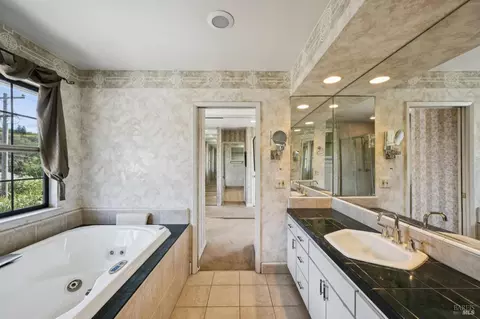 Bath - 1203 Alberca Rd, Sonoma, CA 95476 photo 2 of 4