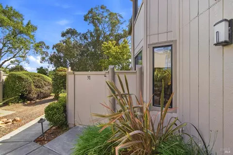 31 Wharf Cir, San Rafael, CA 94903