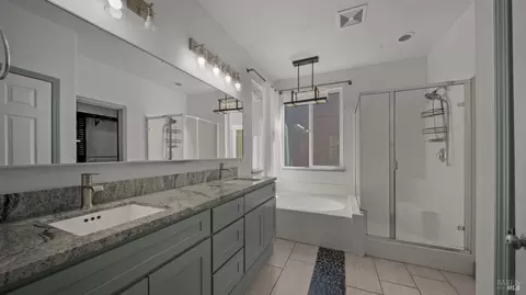 Bath - 1116 Valley Glen Dr, Dixon, CA 95620 photo 2 of 5
