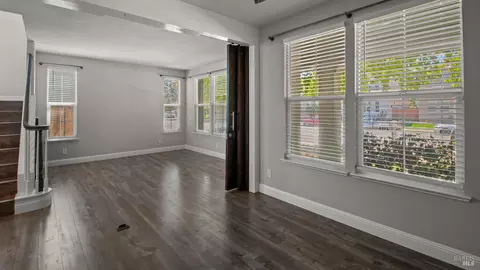Living - 1116 Valley Glen Dr, Dixon, CA 95620 photo 2 of 4