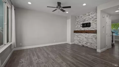 Living - 1116 Valley Glen Dr, Dixon, CA 95620 photo 4 of 4