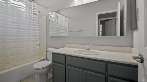 Bath - 1116 Valley Glen Dr, Dixon, CA 95620 photo 5 of 5