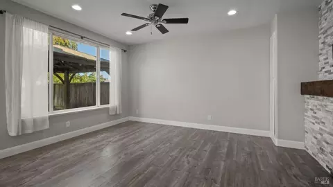 Living - 1116 Valley Glen Dr, Dixon, CA 95620 photo 3 of 4