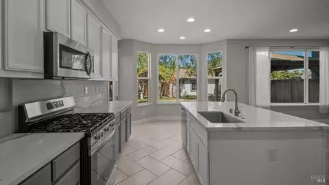 Kitchen - 1116 Valley Glen Dr, Dixon, CA 95620 photo 3 of 3