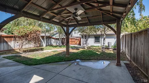 Exterior - 1116 Valley Glen Dr, Dixon, CA 95620 photo 7 of 9