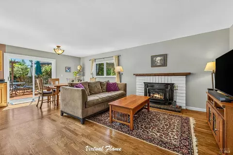 Living - 172 Clearview Ct, Petaluma, CA 94952 photo 1 of 8
