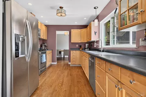 Kitchen - 172 Clearview Ct, Petaluma, CA 94952 photo 4 of 5