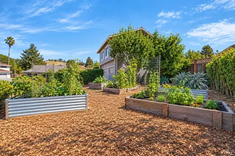 Exterior - 172 Clearview Ct, Petaluma, CA 94952 photo 6 of 21