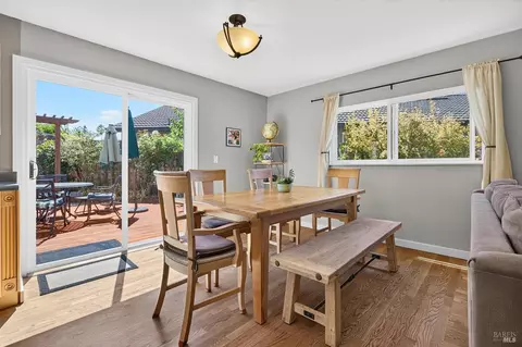 Dining - 172 Clearview Ct, Petaluma, CA 94952 photo 3 of 4