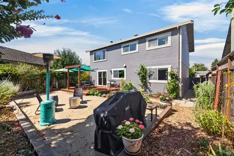 Exterior - 172 Clearview Ct, Petaluma, CA 94952 photo 5 of 21