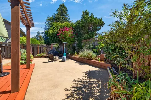 Exterior - 172 Clearview Ct, Petaluma, CA 94952 photo 7 of 21