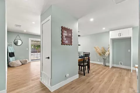 Entry Way - 405 Priddy Dr, Dixon, CA 95620 photo 2 of 6
