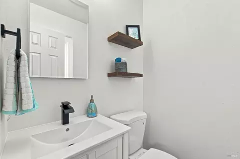 Bath - 405 Priddy Dr, Dixon, CA 95620 photo 1 of 3