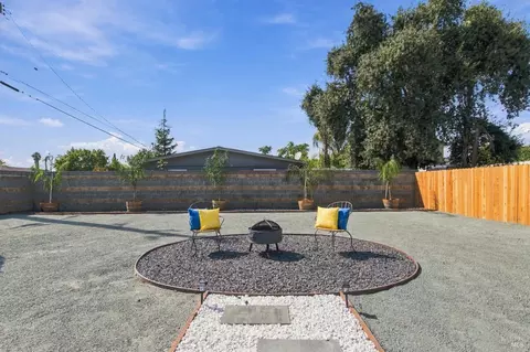 Exterior - 405 Priddy Dr, Dixon, CA 95620 photo 10 of 16