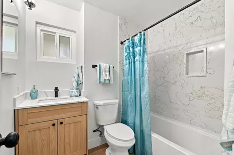 Bath - 405 Priddy Dr, Dixon, CA 95620 photo 3 of 3
