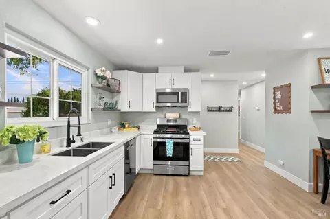 Kitchen - 405 Priddy Dr, Dixon, CA 95620 photo 5 of 5