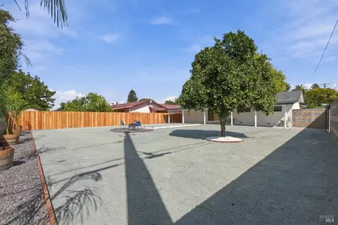 Exterior - 405 Priddy Dr, Dixon, CA 95620 photo 12 of 16