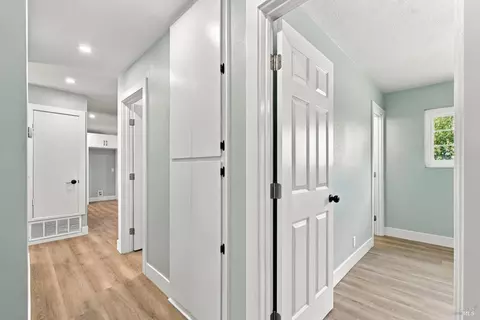 Entry Way - 405 Priddy Dr, Dixon, CA 95620 photo 5 of 6