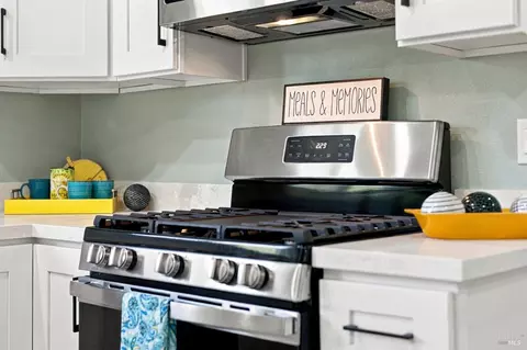 Kitchen - 405 Priddy Dr, Dixon, CA 95620 photo 4 of 5