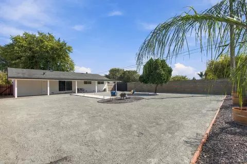 Exterior - 405 Priddy Dr, Dixon, CA 95620 photo 13 of 16