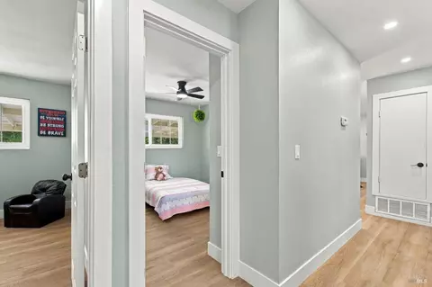 Entry Way - 405 Priddy Dr, Dixon, CA 95620 photo 4 of 6