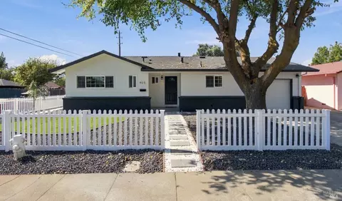Exterior - 405 Priddy Dr, Dixon, CA 95620 photo 4 of 16
