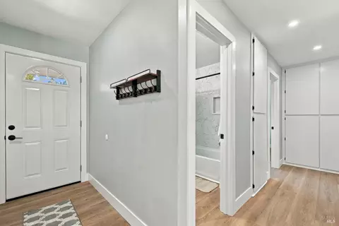 Entry Way - 405 Priddy Dr, Dixon, CA 95620 photo 3 of 6