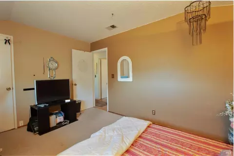 Bedroom - 185 Lexington Dr, Vallejo, CA 94591 photo 1 of 7