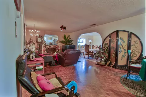 Living - 185 Lexington Dr, Vallejo, CA 94591 photo 4 of 4