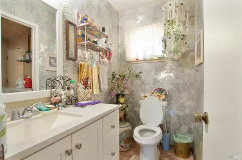 Bath - 185 Lexington Dr, Vallejo, CA 94591 photo 3 of 4