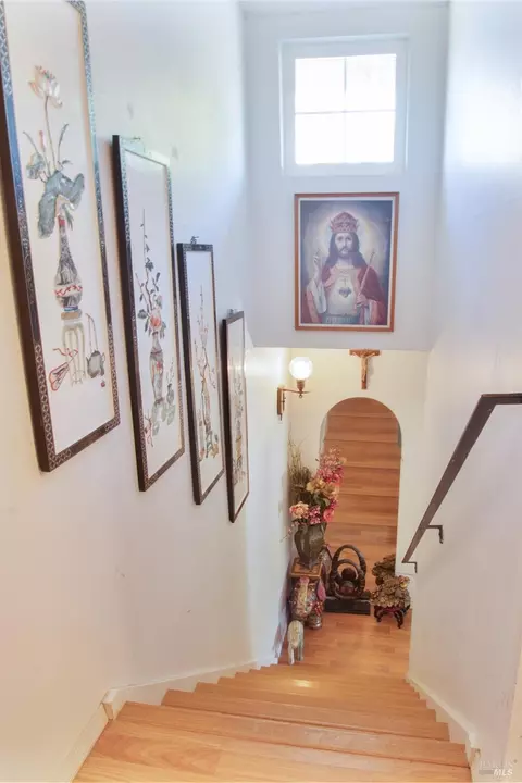Entry Way - 185 Lexington Dr, Vallejo, CA 94591 photo 4 of 4