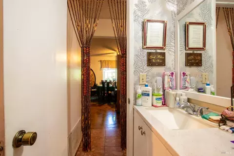 Bath - 185 Lexington Dr, Vallejo, CA 94591 photo 2 of 4