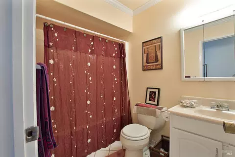 Bath - 185 Lexington Dr, Vallejo, CA 94591 photo 4 of 4