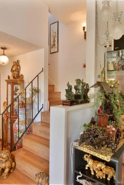 Entry Way - 185 Lexington Dr, Vallejo, CA 94591 photo 2 of 4