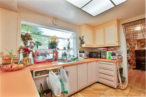 Kitchen - 185 Lexington Dr, Vallejo, CA 94591 photo 2 of 3