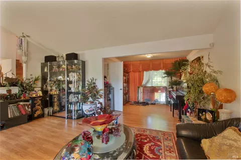 Living - 185 Lexington Dr, Vallejo, CA 94591 photo 2 of 4