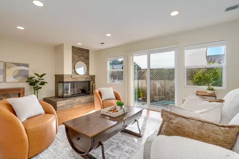 Living - 7 Temelec Cir, Sonoma, CA 95476 photo 3 of 3