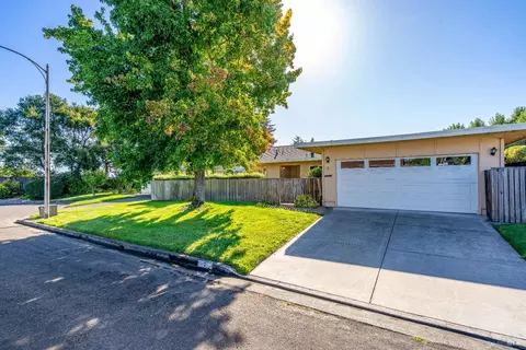 7 Temelec Cir, Sonoma, CA 95476