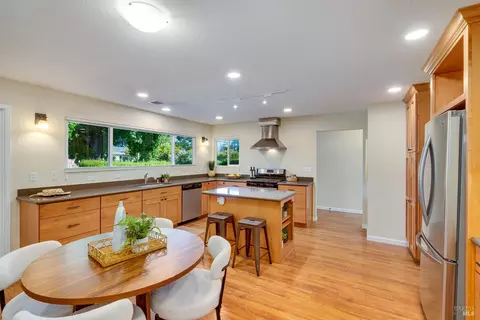 Kitchen - 7 Temelec Cir, Sonoma, CA 95476 photo 4 of 5