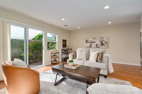 Living - 7 Temelec Cir, Sonoma, CA 95476 photo 2 of 3