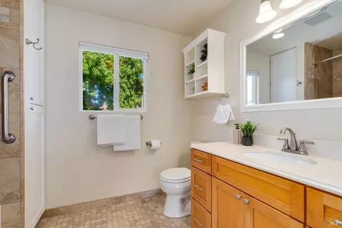 Bath - 7 Temelec Cir, Sonoma, CA 95476 photo 1 of 3