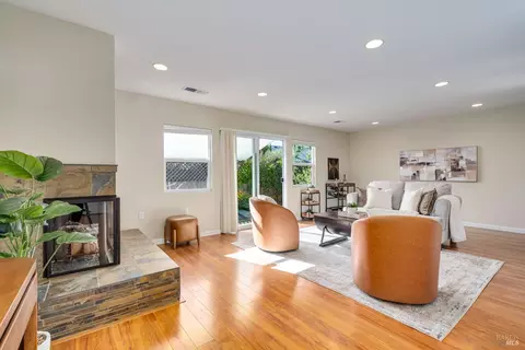 Living - 7 Temelec Cir, Sonoma, CA 95476 photo 1 of 3