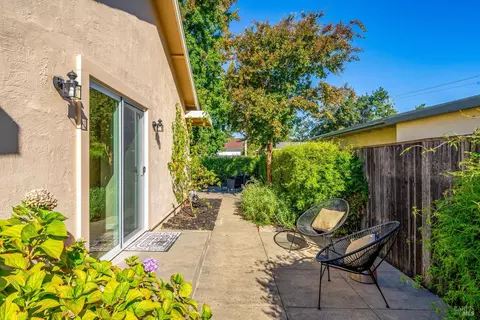 Exterior - 7 Temelec Cir, Sonoma, CA 95476 photo 5 of 8