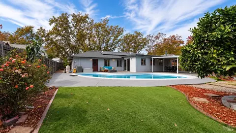 Exterior - 1212 Lincoln St, Fairfield, CA 94533 photo 4 of 5