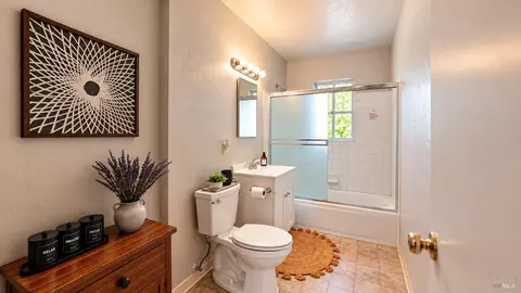 Bath - 1212 Lincoln St, Fairfield, CA 94533 photo 1 of 1