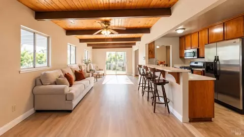 Living - 1212 Lincoln St, Fairfield, CA 94533 photo 2 of 3