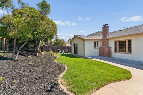 Exterior - 227 Baker St, Benicia, CA 94510 photo 4 of 6