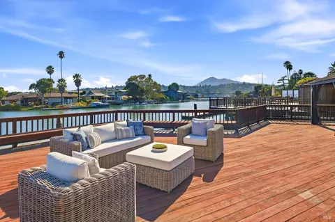 16 Aqua Vista Dr, San Rafael, CA 94901
