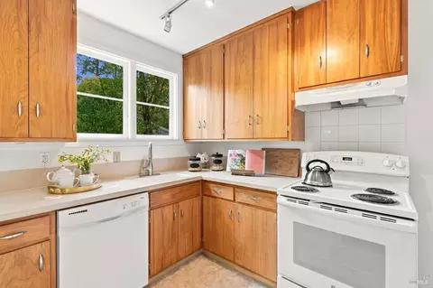 Kitchen - 3 Emlin Pl, Kentfield, CA 94904 photo 2 of 2