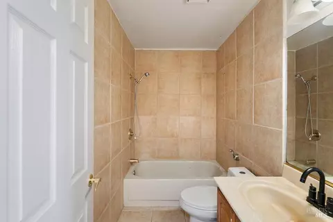 Bath - 473 Gilcrest Ave, Vallejo, CA 94591 photo 1 of 5